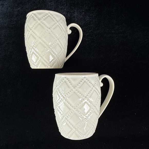 2 Lenox French Perle Mugs White Trellis Dishwasher Microwave Excellent - Picture 1 of 11